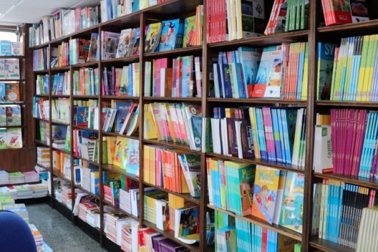 Éducation : des livres scolaires seront désormais imprimés localement