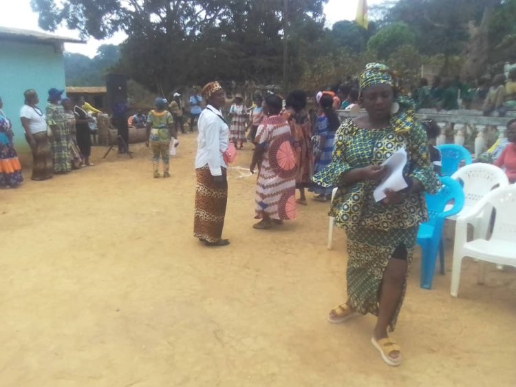 Commune d'Ebolowa 1    Le Maire Joël Emmanuel Bitoumou et le village Afanengong Yevol jusqu'à la gare !