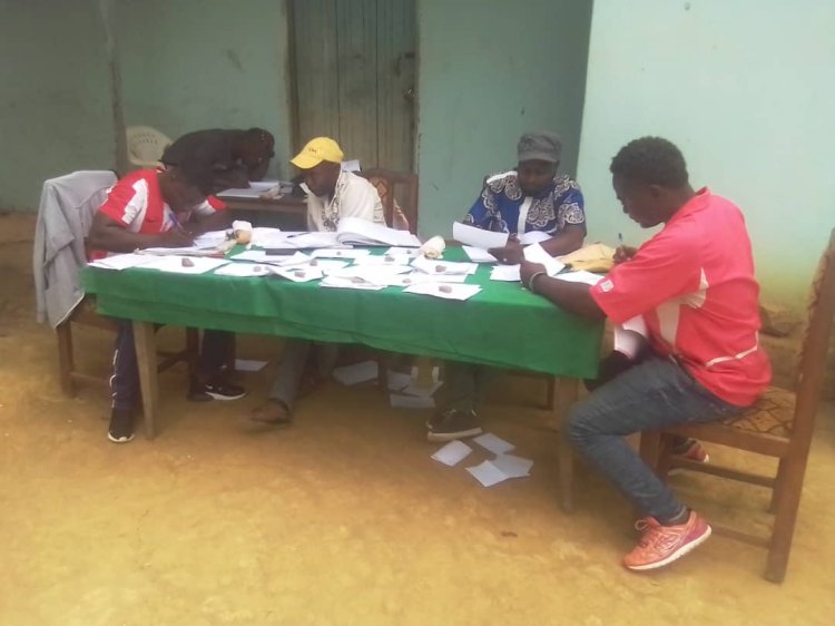 Commune d'Ebolowa 1    Le Maire Joël Emmanuel Bitoumou et le village Afanengong Yevol jusqu'à la gare !