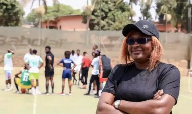 Curiosité : Françoise prêche la bonne nouvelle à son locataire