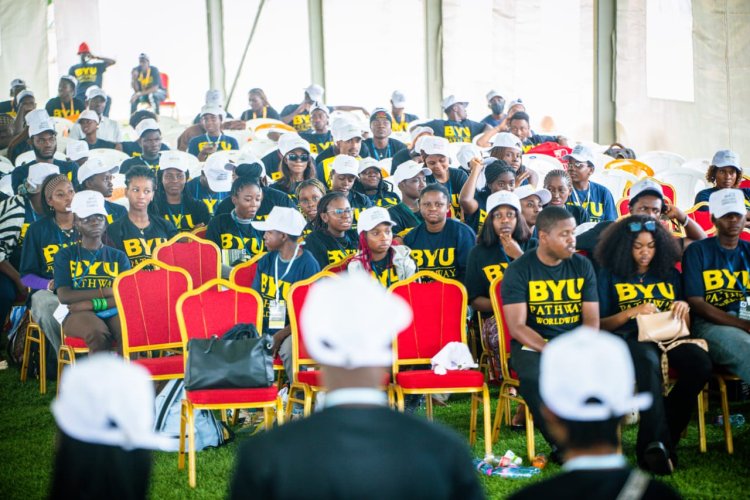 Des milliers de jeunes Camerounais unis par la foi pour construire leur avenir