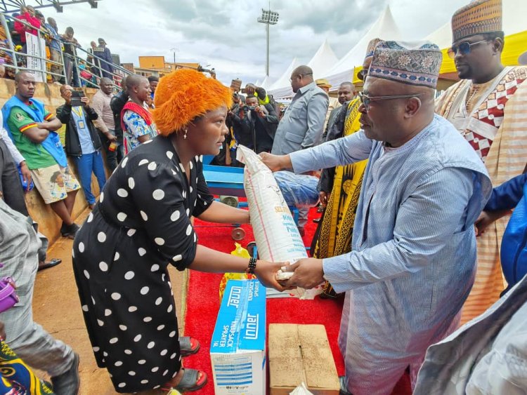 Mifi ; Mbe Idriss Confiance arrose les populations de dons